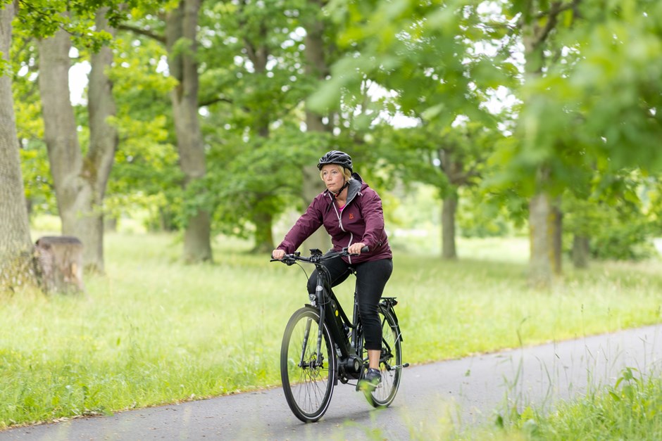 Kvinna på cykel